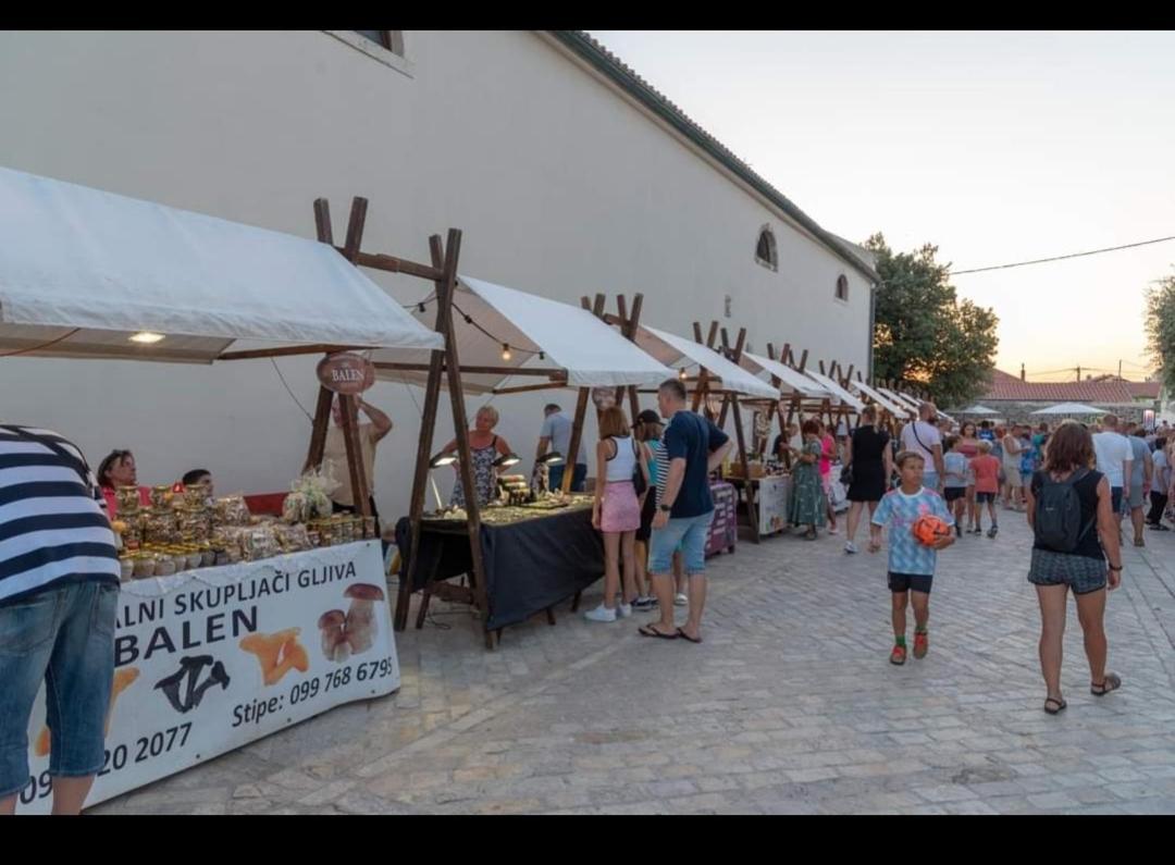 Holiday Home Aria Nin Esterno foto